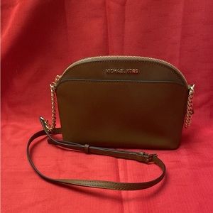 Micheal Kors Jet Set Travel Medium Dome Crossbody Bag